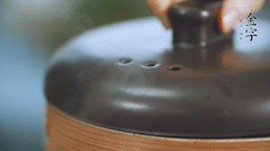 水開后轉(zhuǎn)中火蒸50-60分鐘。