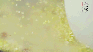 糯米、紅豆浸泡1小時，和小米一起入電飯鍋蒸熟。