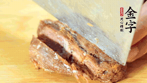 金字鹵牛肉切成小粒。