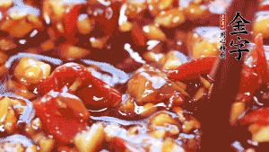 加入蒜末后攪拌均勻，讓每一種味道更加融合。(這個醬汁是不是看起來很誘人啊^_^)