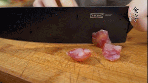 【餡料】3.金字土香腸、香菇切小丁。