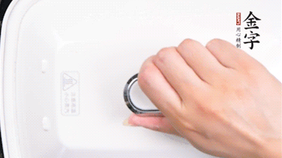 大火煮開后，再上鍋中火蒸20分鐘，出鍋后撒上蔥花。