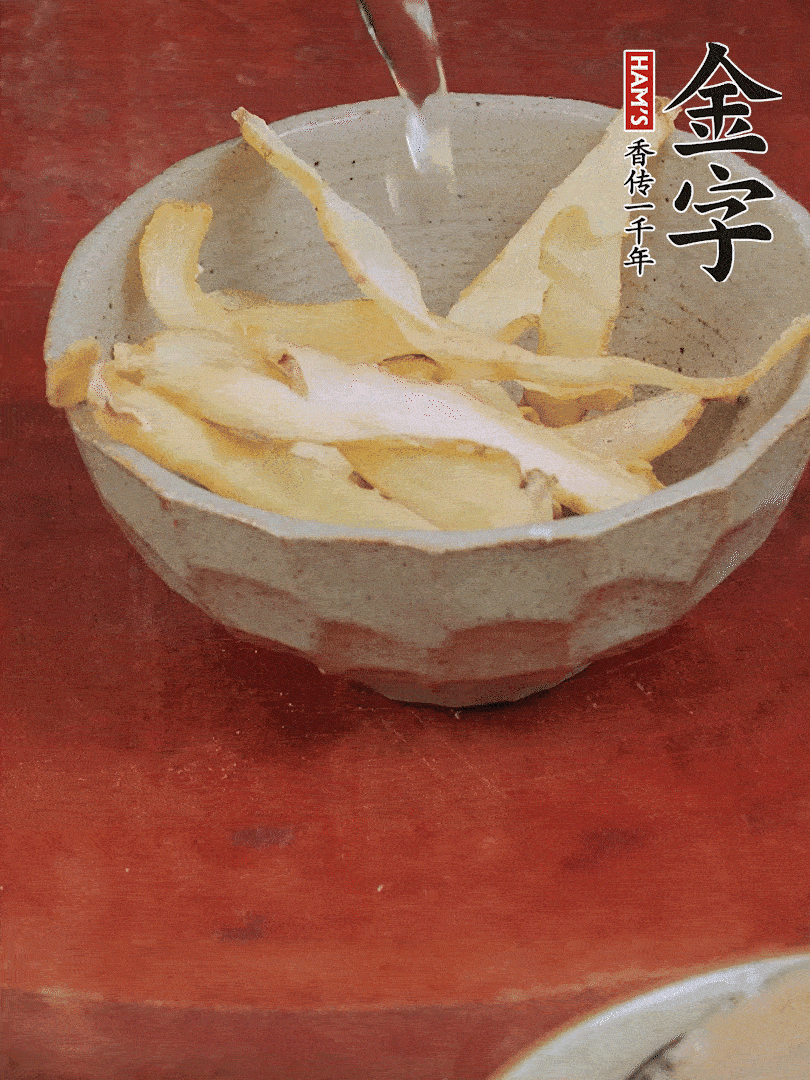 玉竹、花菇分別清水泡發(fā)。