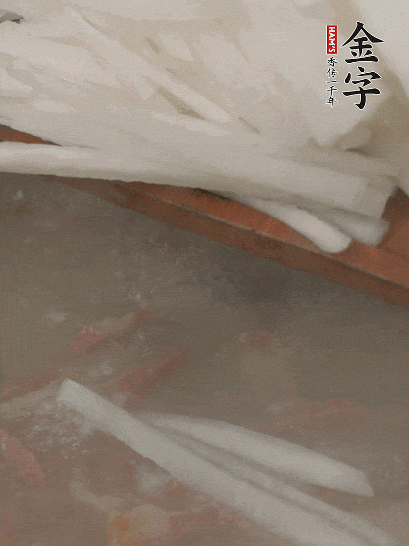 放蘿卜絲，燉5分鐘。