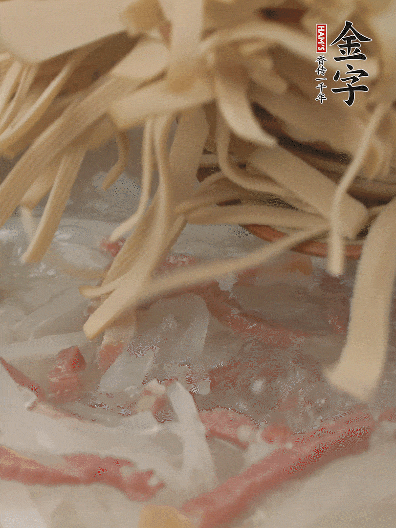 再放千張絲，燉2-3分鐘。