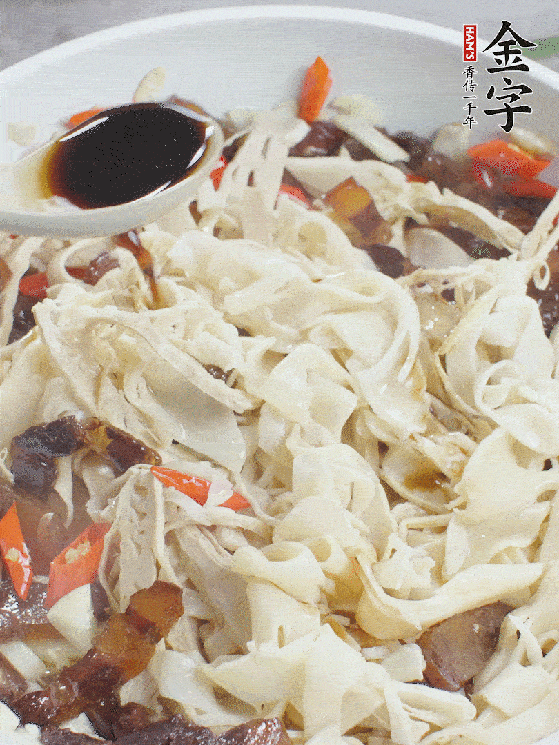 下糯米筍，淋一點生抽、蠔油調(diào)味。