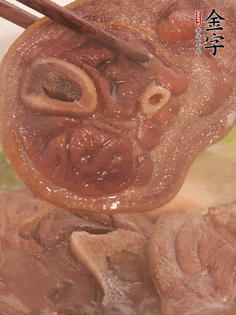 大火燒開(kāi)后，調(diào)成小火燜煮30分鐘，煮至蓮藕軟糯。