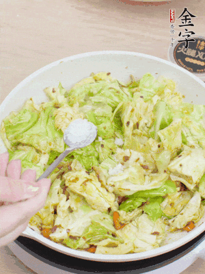 一點(diǎn)鹽、糖調(diào)味。