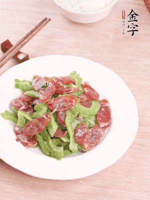 一小撮糖調(diào)味。