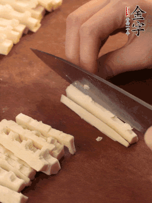 春筍、香菇分別切丁。