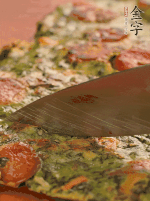 小火煎3分鐘后翻面，蓋蓋兒燜2分鐘。