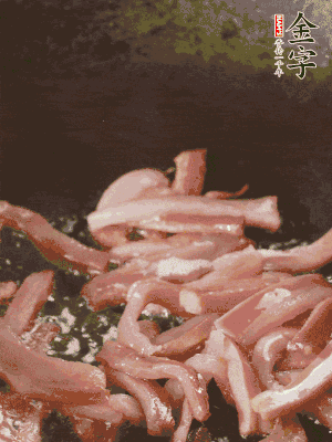 再放豌豆苗翻炒均勻。