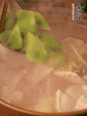 再加入焯水過的百葉結(jié)、萵筍塊燉15-20分鐘。