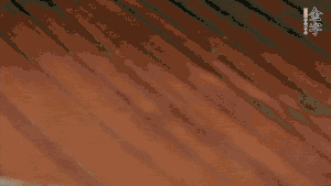 待水沸騰，煮到湯圓浮起，碗中加點(diǎn)豬油、生抽、蔥花就可以了。