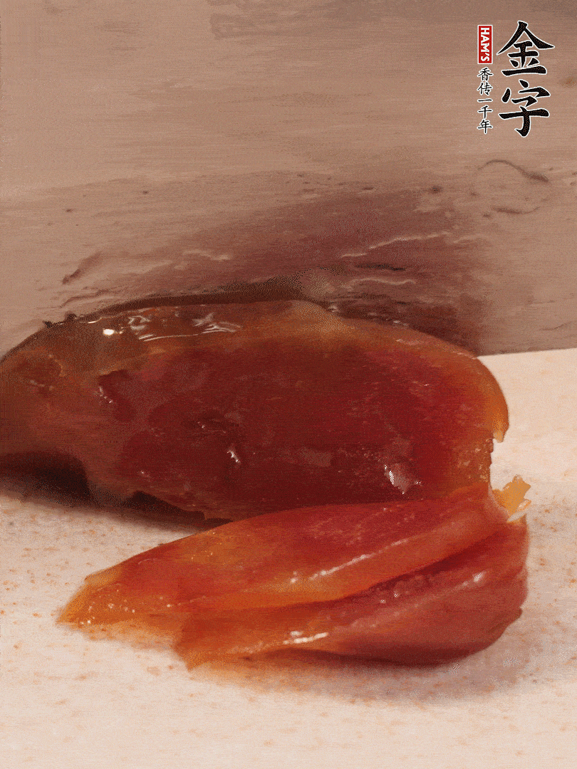 臘腸煮熟后，切薄片