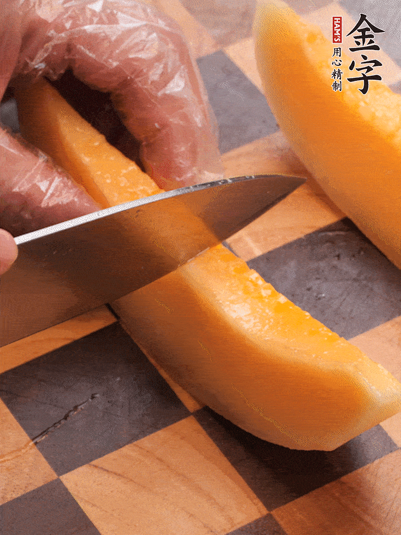 火腿包裹哈密瓜，按圓形擺放