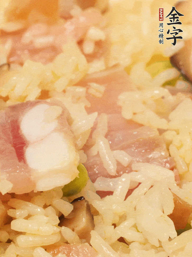 下米飯、蝦米繼續(xù)翻炒