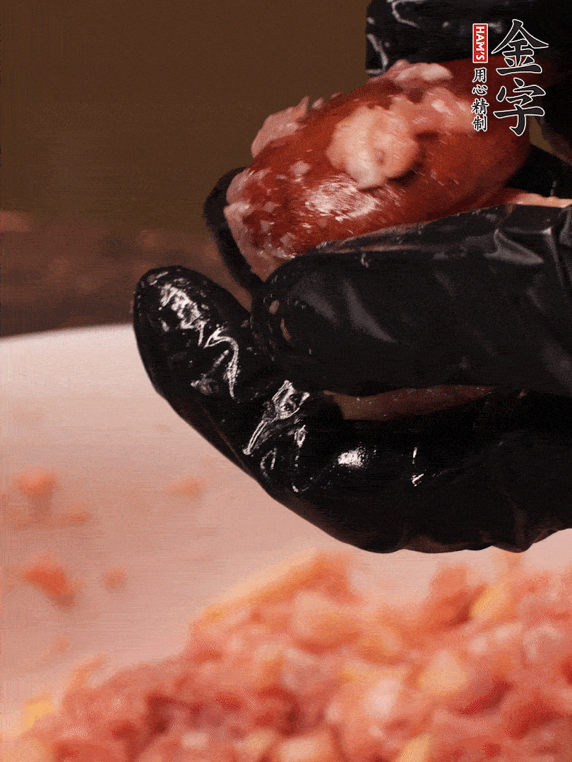 攪拌上勁，15g食用油，再攪拌一下，分成30g小圓球，冰凍1小時