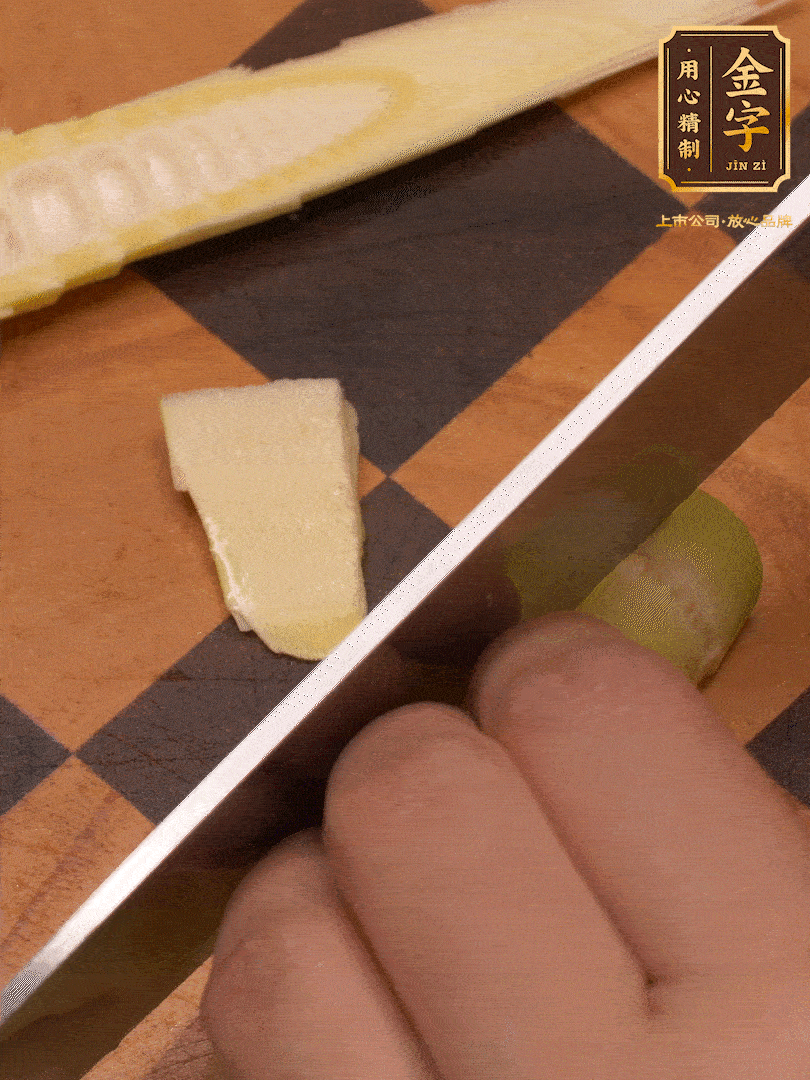 雷筍，剝?nèi)ネ鈿ぃ谐啥?>
					</div>
					<span>步驟 3/7</span>
					<p>雷筍，剝?nèi)ネ鈿?，切成?/p>
				</li><li>
					<div   id=