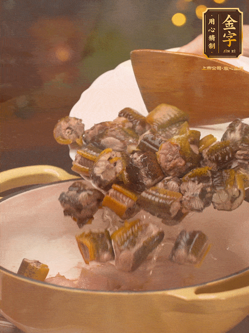 再加入黃鱔、春筍 炒出香味