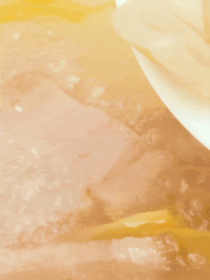 金字咸肉、火腿、春筍 通通放入鍋中小煮30分鐘