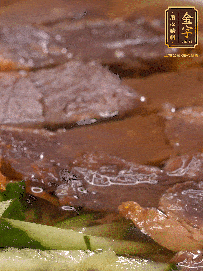 養(yǎng)麥冷面，涼水中清洗浸泡5分鐘，沸水中煮3分鐘，涼水漂洗沖涼