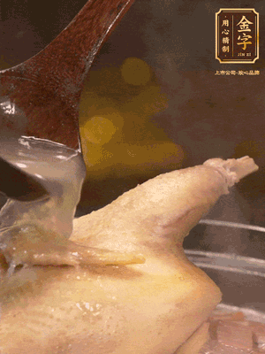 大火燒開后，撇去浮沫。轉(zhuǎn)小火燉2個小時