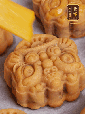 冷卻5分鐘刷上蛋液，160℃再烤10分鐘，回油1晚更香