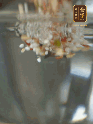 雜糧提前浸泡6小時，洗凈后下砂鍋