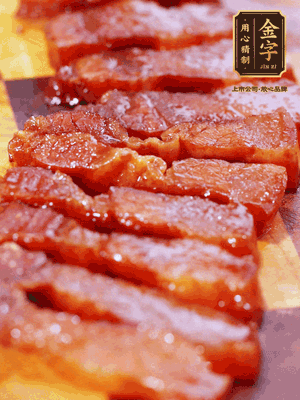 金字醬油肉煮熟，切片