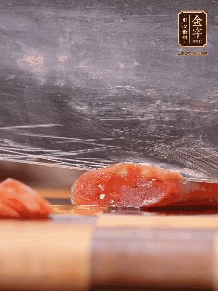 臘腸蒸熟，切片備用