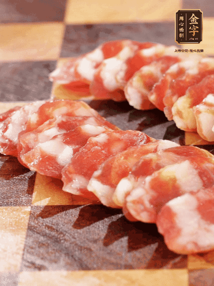 金字香腸切片，蘆筍去皮切丁