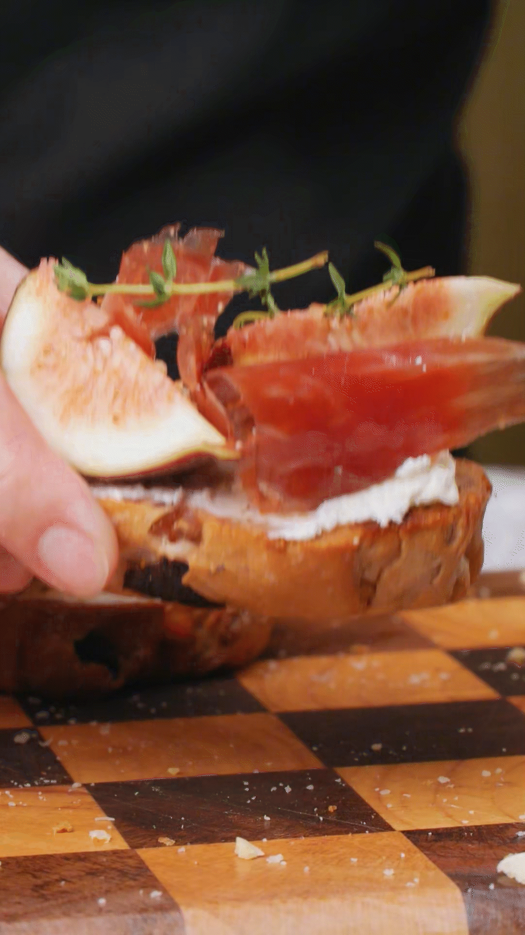 歐包切片，烤箱180°復(fù)烤10分鐘
