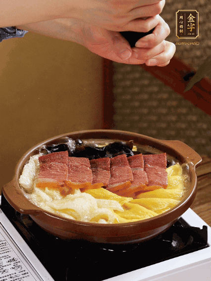 加水沒(méi)過(guò)食材，煮15-20分鐘