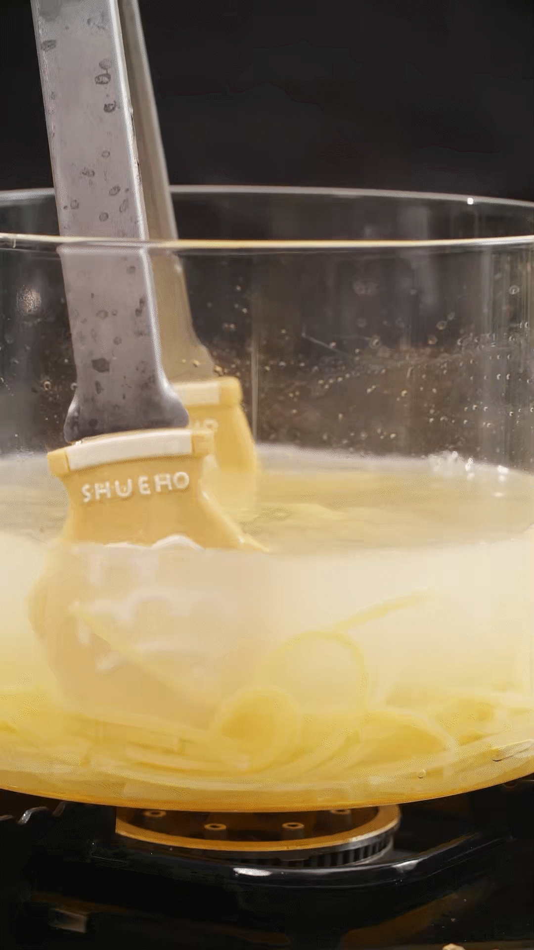 將意面煮熟，到自己喜歡的熟度。撈出過冷水，瀝干
