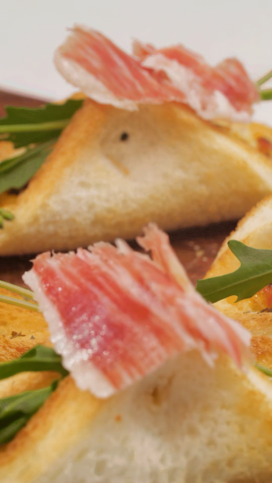 空氣炸鍋或烤箱180度5分鐘，撒歐芹碎
