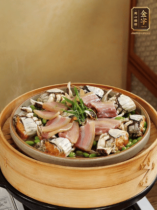 上鍋蒸15分鐘后，放蔥絲，潑熱油