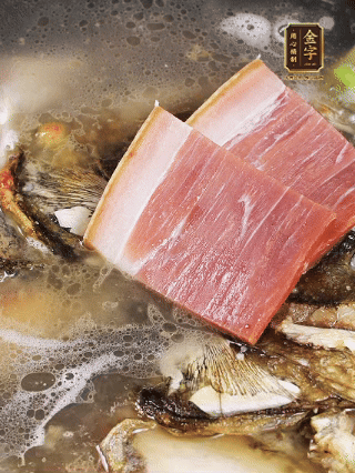 大火燒開，大火煮10~15分鐘。放入切好的豆腐，再煮5分鐘大火燒開，大火煮10~15分鐘。放入切好的豆腐，再煮5分鐘