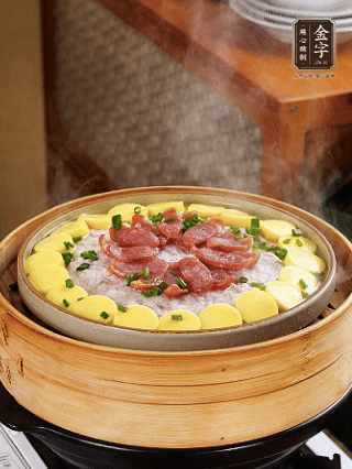 最后蔥花點(diǎn)綴。